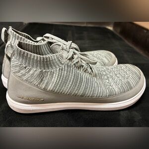 Altra women’s Vali Knit in grey - walking/running shoes size 9